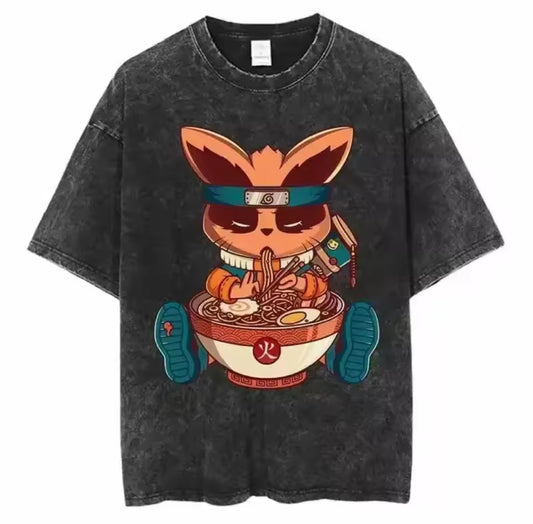 Camisa con diseño de Kurama comiendo ramen.